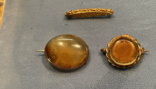 Vtg brooch brass tone metal - 3,